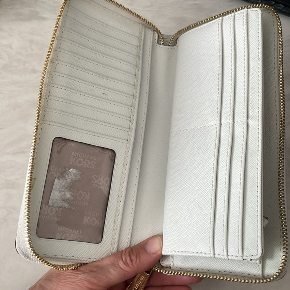 Michael Kors wallet - Picture 3 of 6